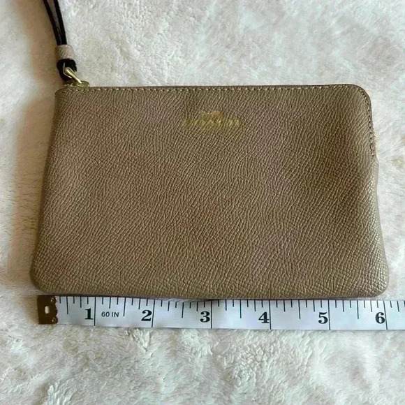 Authentic  Coach Taupe Brown Wristlet NWT - Picture 1 of 12